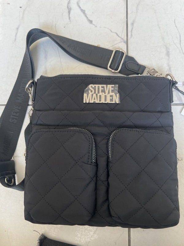 Bolsa negra steve madden dos bolsillos