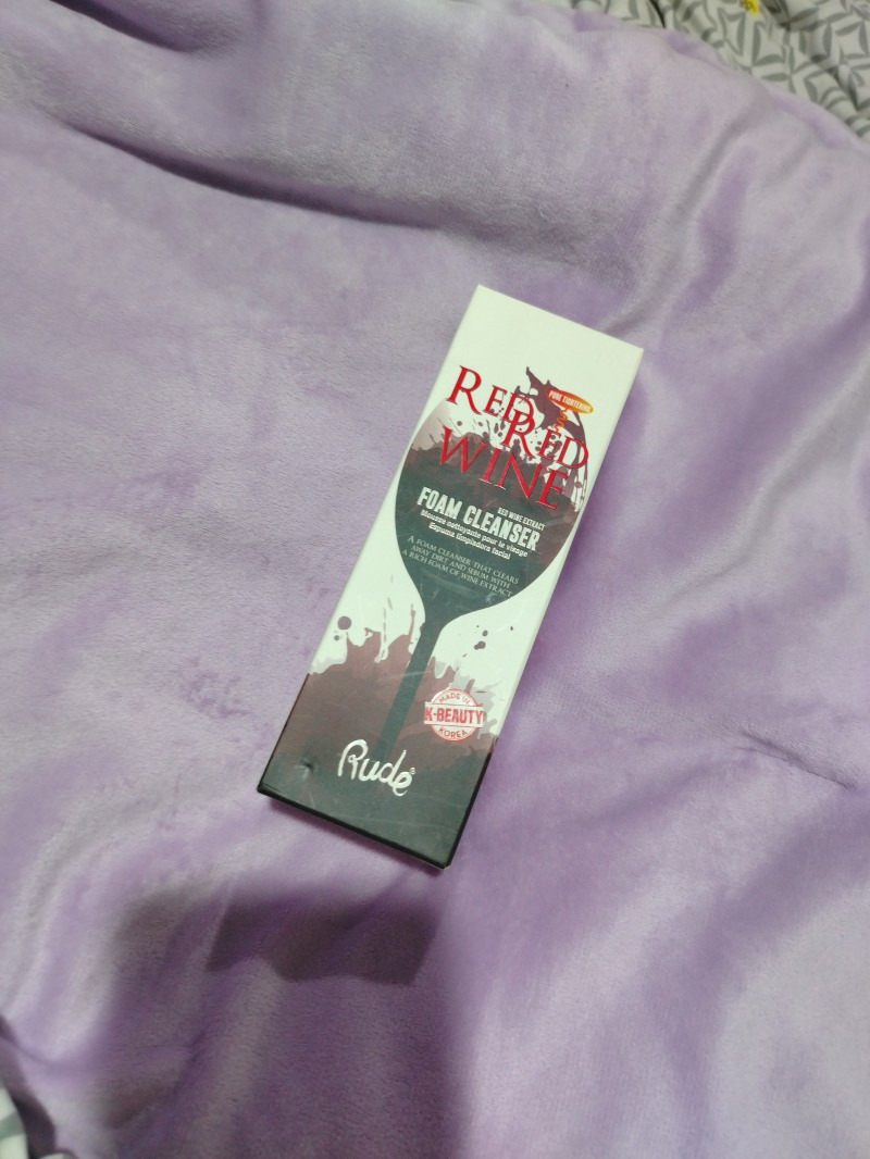 RED WINE FOAM CLEANSER