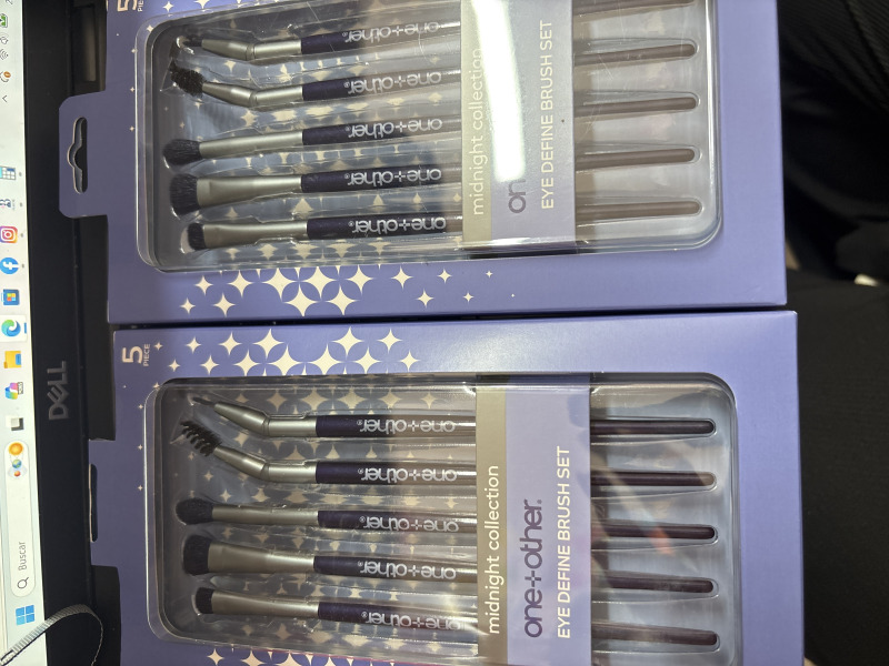 One other eye define brush set