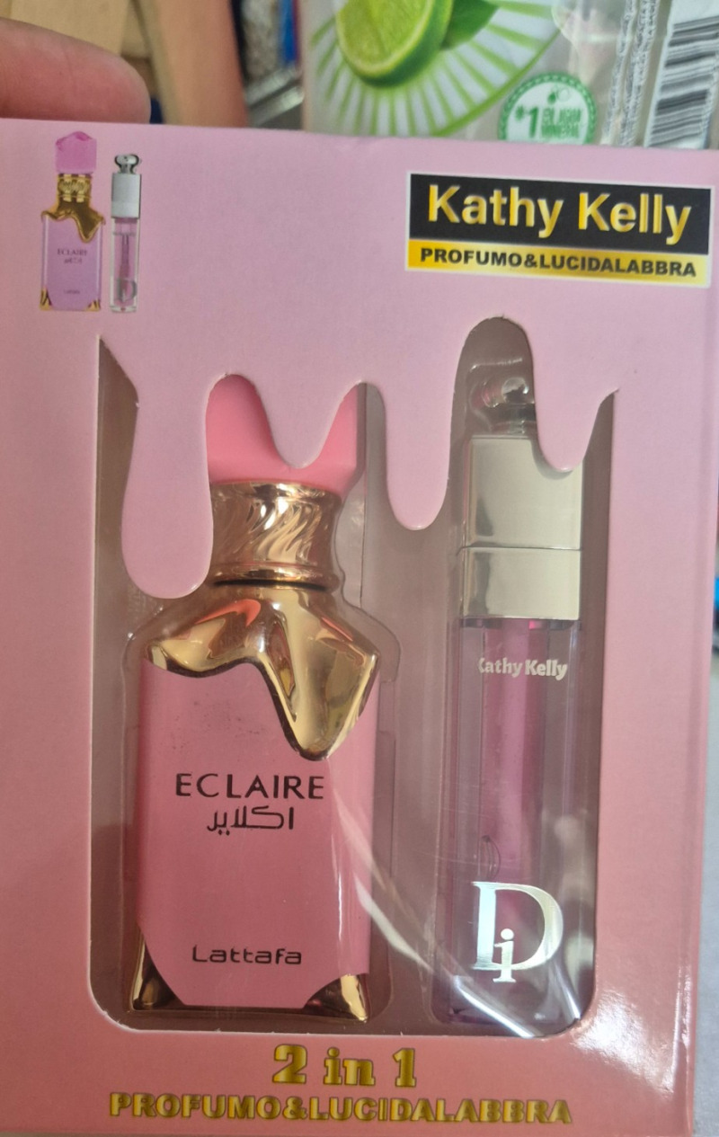 Caja con perfume y gloss