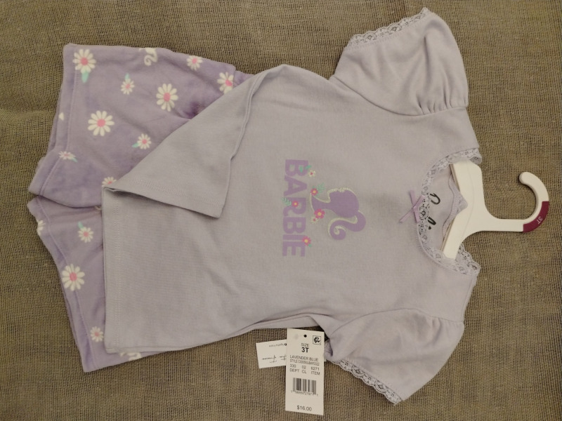 barbie lila, short y blusa