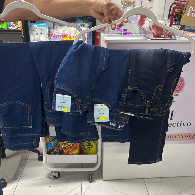 Pantalón mezclilla cat & jack